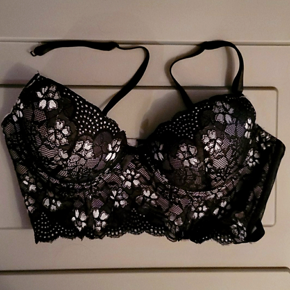 Black lacey convertable bra-36C NWOT